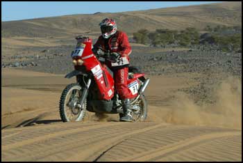 Marc Dullum på sin ørkenracer inden det for alvor gik løs i Mauritanien